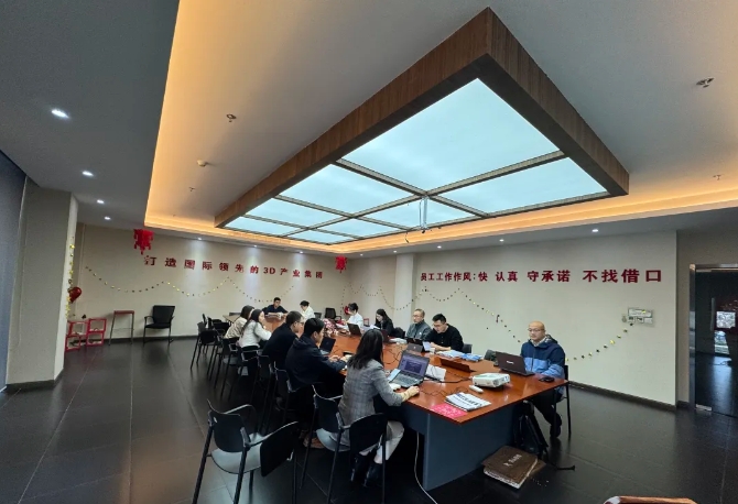 為深入貫徹中共中央、國務(wù)院印發(fā)的《國家標(biāo)準(zhǔn)化發(fā)展綱要》，落實加快數(shù)字化發(fā)展、建設(shè)數(shù)字中國的戰(zhàn)略部署，和《上海市全面推進城市數(shù)字化轉(zhuǎn)型“十四五”規(guī)劃》，推進上海城市數(shù)字化轉(zhuǎn)型標(biāo)準(zhǔn)化建設(shè)，數(shù)造科技積極響應(yīng)這一號召，成為上海市浦東新區(qū)第一批試點數(shù)字化改造企業(yè)之一，并順利通過驗收。  圖片  圖片  圖片  圖片  圖為上海市城市數(shù)字化轉(zhuǎn)型工作領(lǐng)導(dǎo)小組部分領(lǐng)導(dǎo)和南匯工業(yè)園區(qū)領(lǐng)導(dǎo)、上海數(shù)造領(lǐng)導(dǎo)班子成員參加數(shù)字化改造驗收答辯  圖片  參觀上海數(shù)造大廳的數(shù)字化制造“黑湖小工單”生產(chǎn)工序看板  數(shù)造科技自成立之初，創(chuàng)始人趙毅博士就以“數(shù)造”為企業(yè)命名，蘊含數(shù)字化制造和變革的深遠意義，與此時政府推進聚焦制造業(yè)與數(shù)字化改造深度融合。未來，數(shù)造科技將不斷提升公司智能化、數(shù)字化、信息化改造力度，全面提升公司綜合管理和運營水平，著力實現(xiàn)智能制造高質(zhì)量發(fā)展。